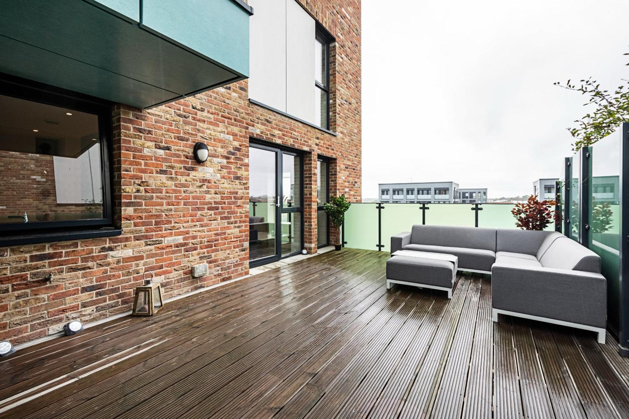 דירות Chiswick Park 3 Bed 3 Bath West London - Parking מראה חיצוני תמונה