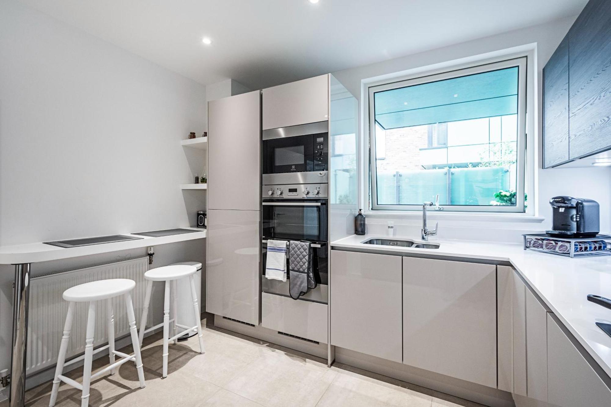 דירות Chiswick Park 3 Bed 3 Bath West London - Parking מראה חיצוני תמונה