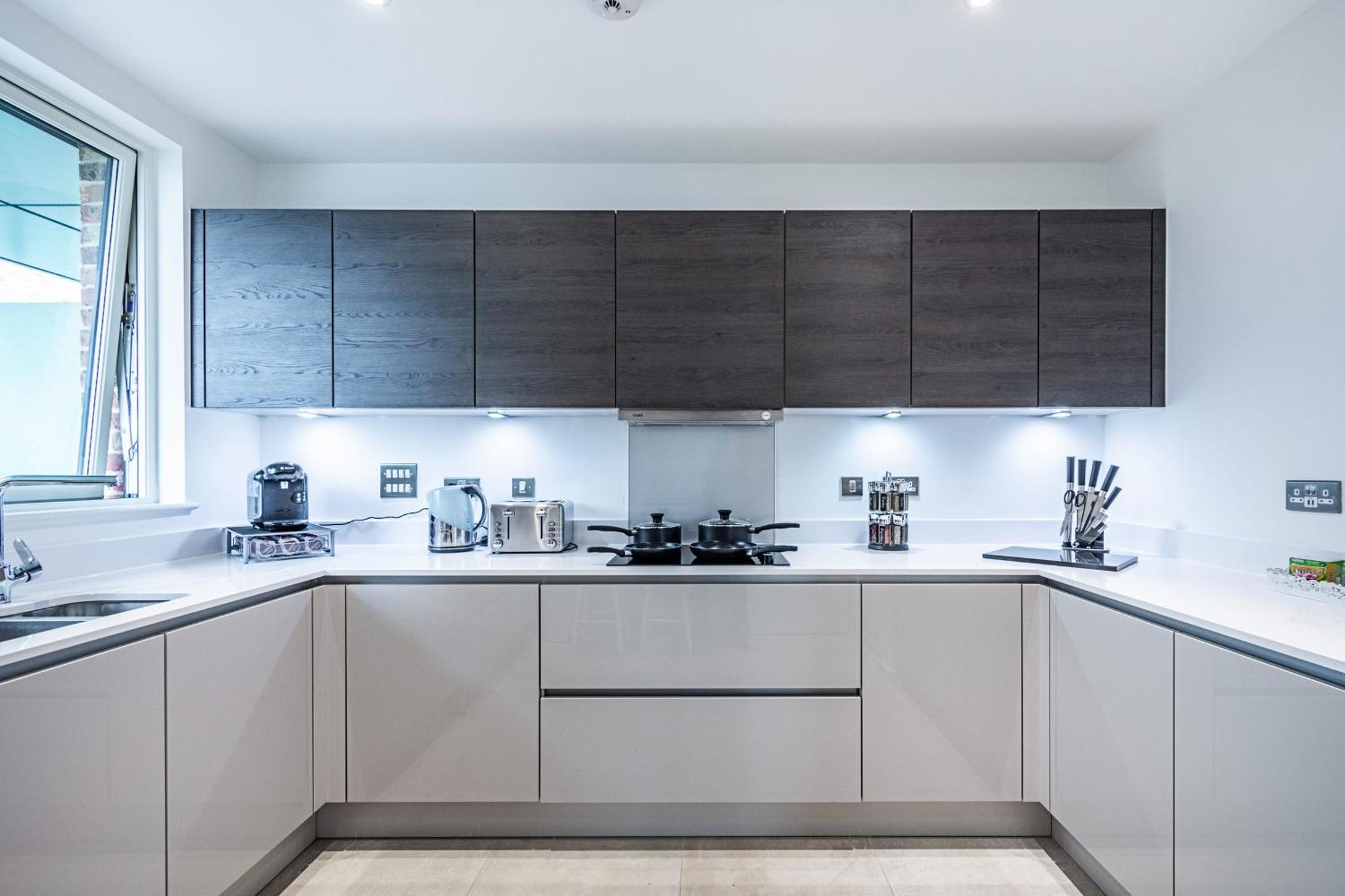 דירות Chiswick Park 3 Bed 3 Bath West London - Parking מראה חיצוני תמונה
