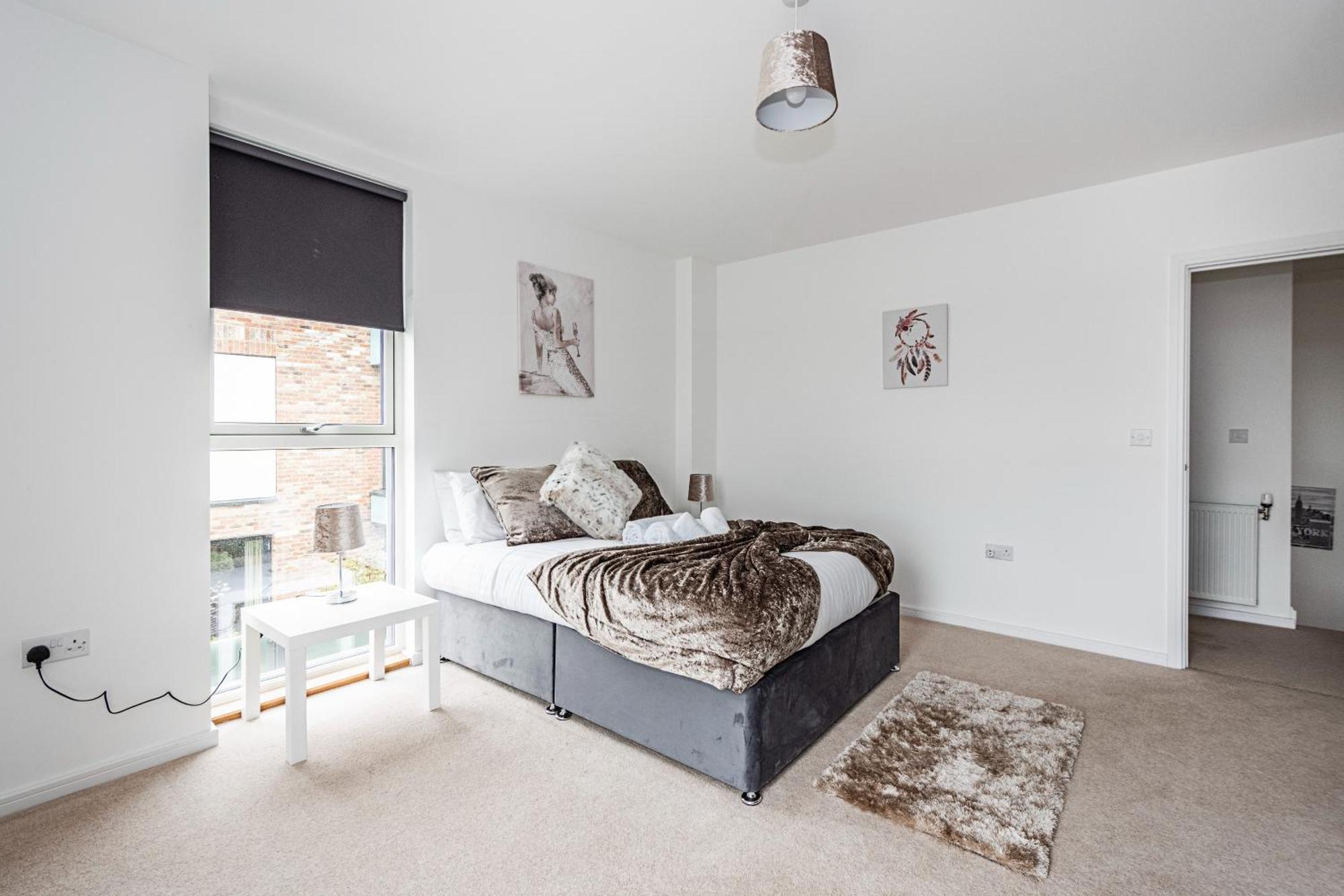 דירות Chiswick Park 3 Bed 3 Bath West London - Parking מראה חיצוני תמונה