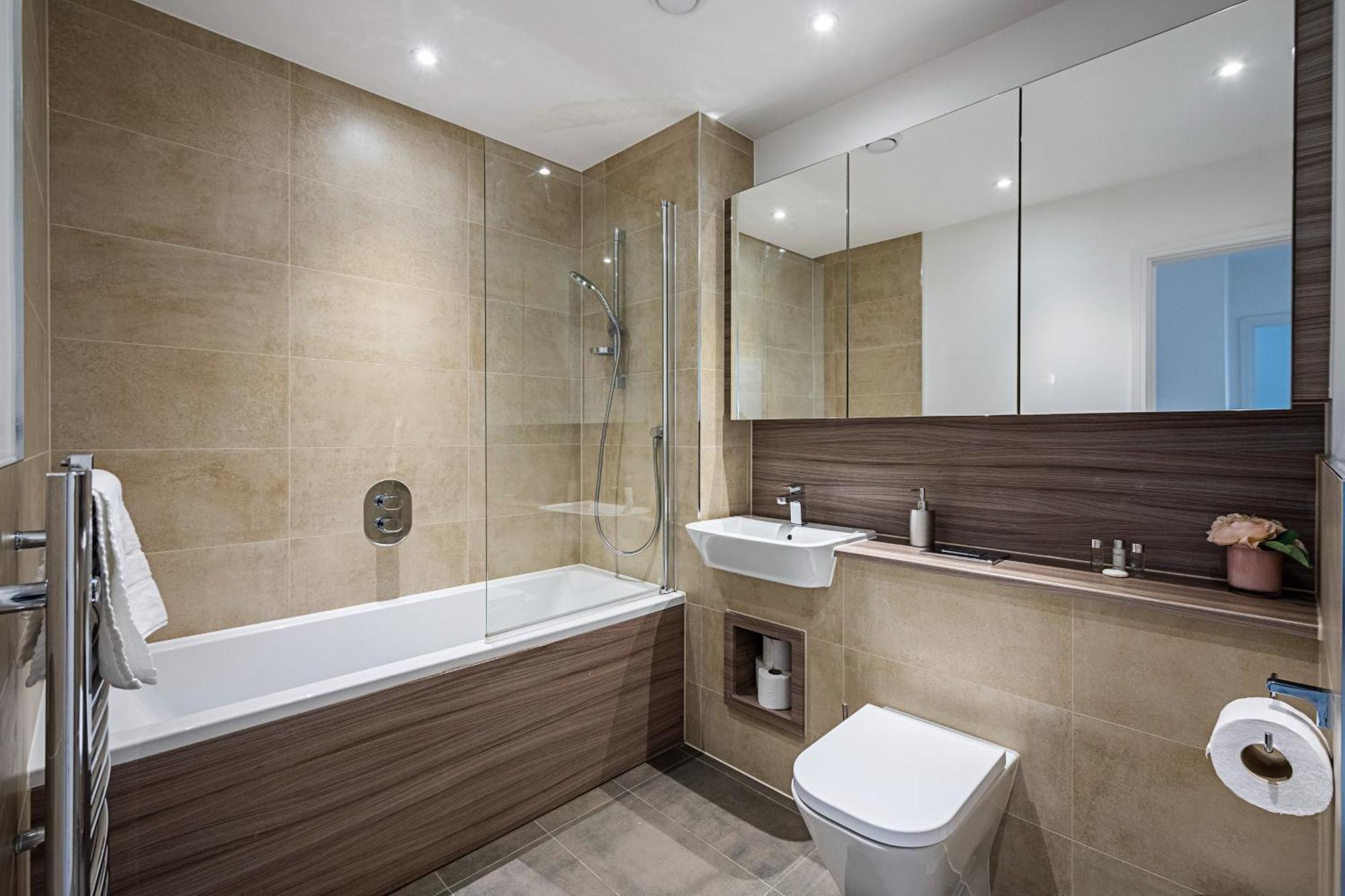 דירות Chiswick Park 3 Bed 3 Bath West London - Parking מראה חיצוני תמונה