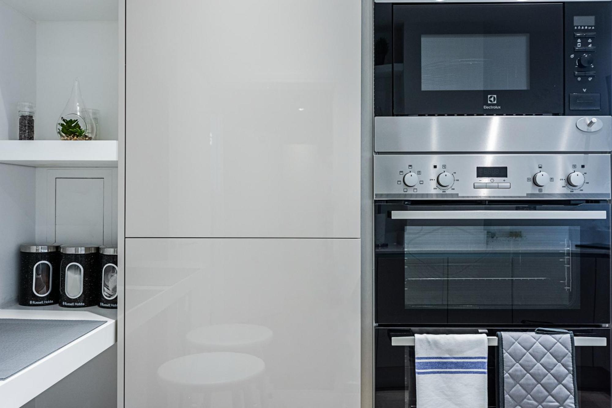 דירות Chiswick Park 3 Bed 3 Bath West London - Parking מראה חיצוני תמונה