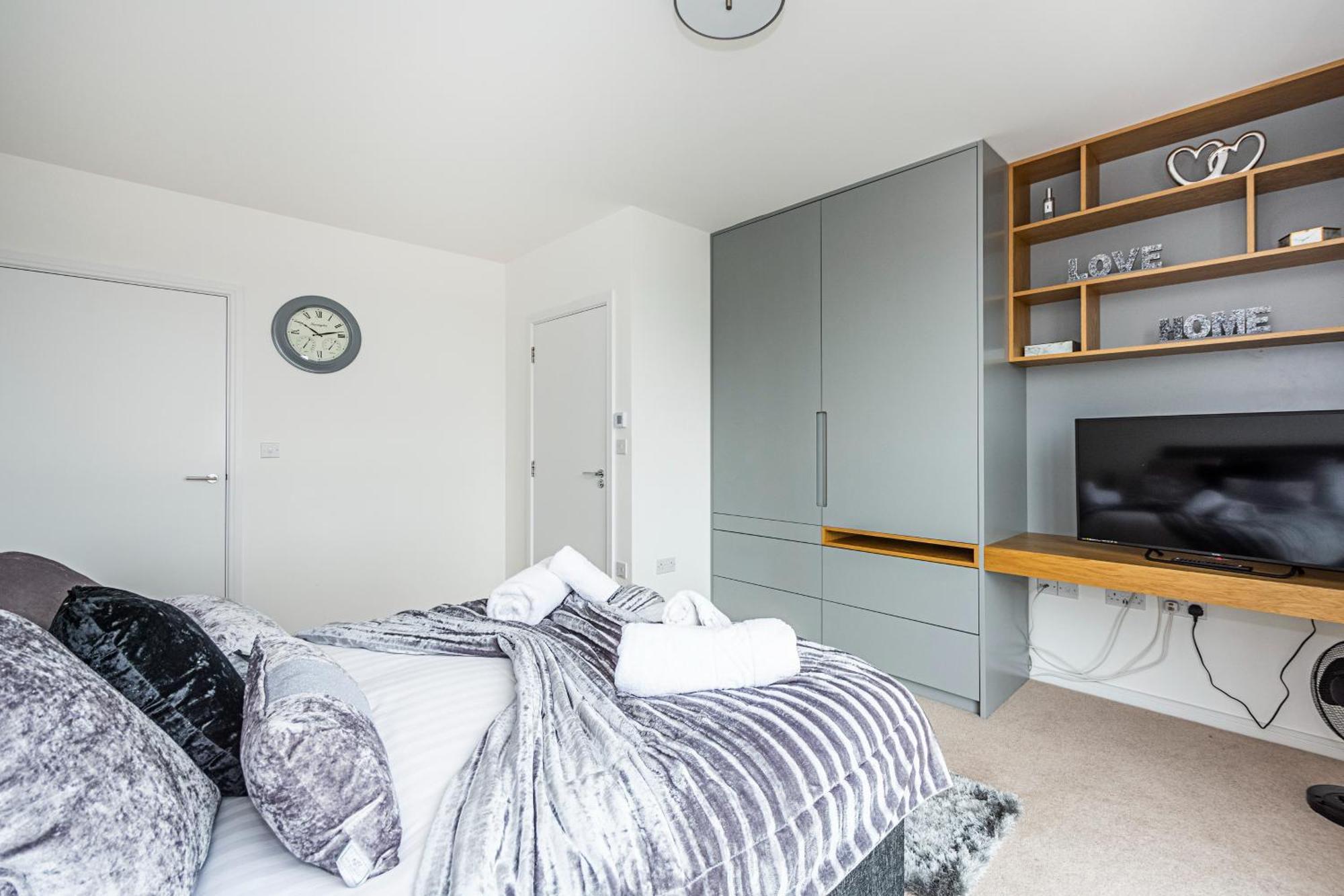 דירות Chiswick Park 3 Bed 3 Bath West London - Parking מראה חיצוני תמונה