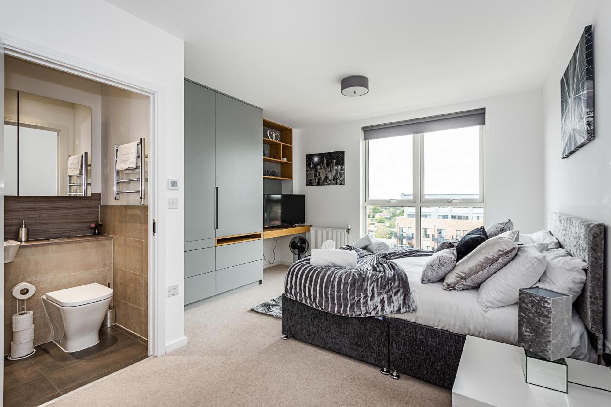 דירות Chiswick Park 3 Bed 3 Bath West London - Parking מראה חיצוני תמונה