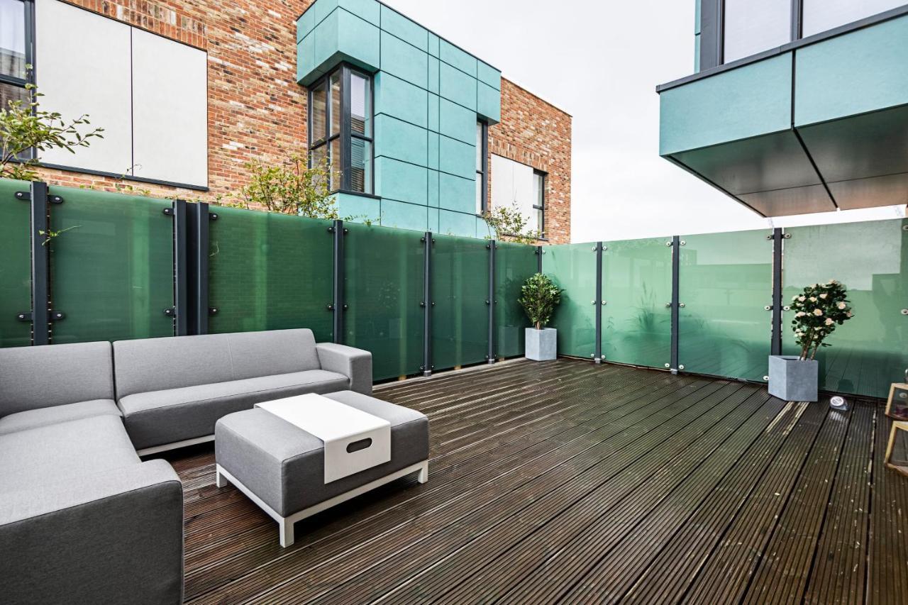 דירות Chiswick Park 3 Bed 3 Bath West London - Parking מראה חיצוני תמונה