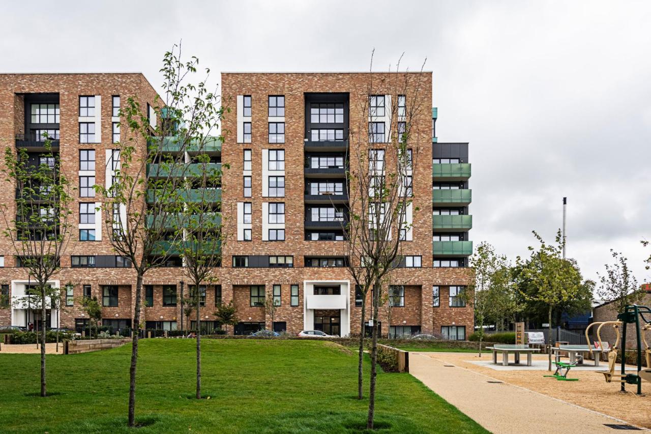 דירות Chiswick Park 3 Bed 3 Bath West London - Parking מראה חיצוני תמונה