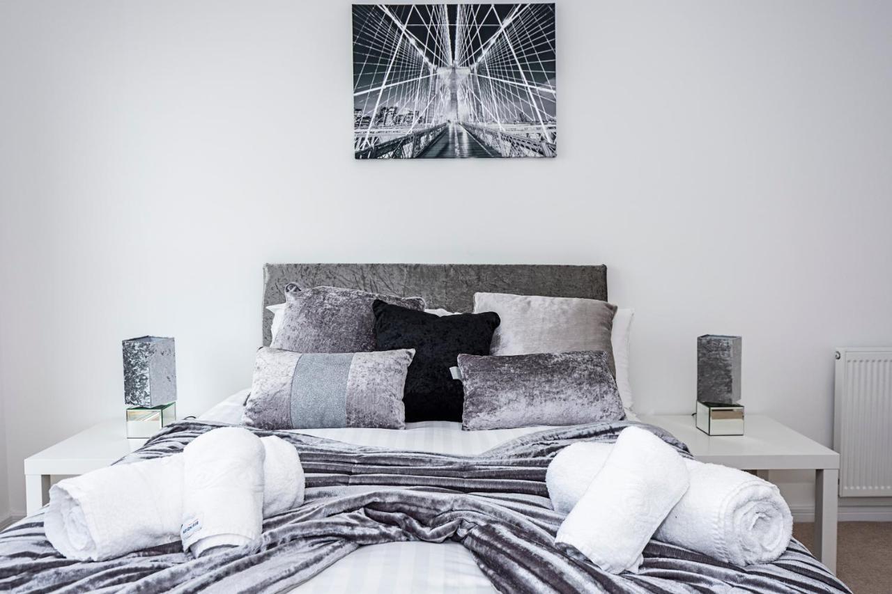 דירות Chiswick Park 3 Bed 3 Bath West London - Parking מראה חיצוני תמונה
