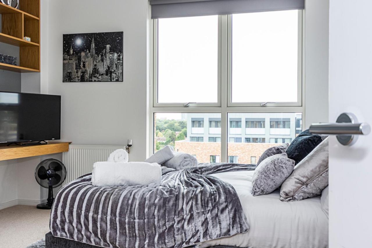דירות Chiswick Park 3 Bed 3 Bath West London - Parking מראה חיצוני תמונה