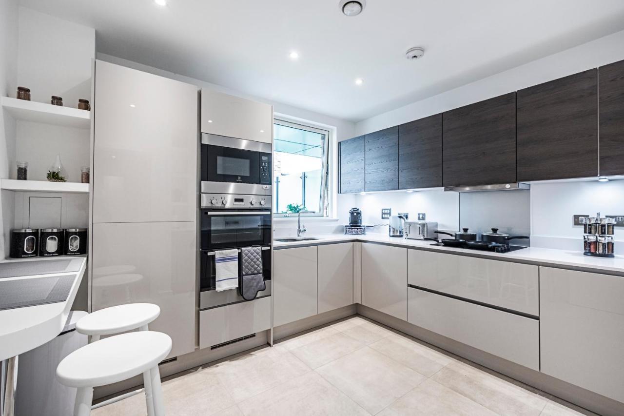 דירות Chiswick Park 3 Bed 3 Bath West London - Parking מראה חיצוני תמונה