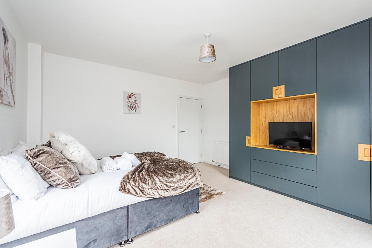 דירות Chiswick Park 3 Bed 3 Bath West London - Parking מראה חיצוני תמונה