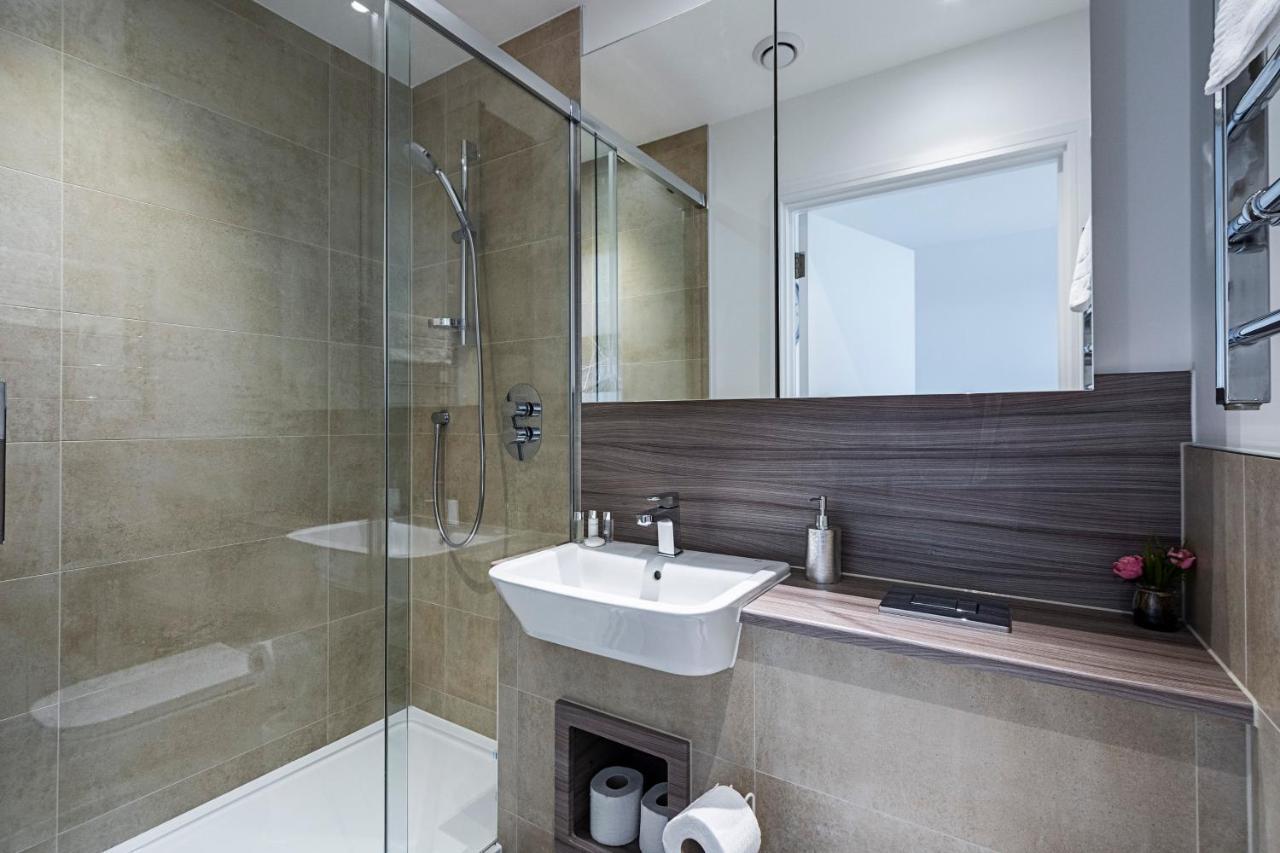 דירות Chiswick Park 3 Bed 3 Bath West London - Parking מראה חיצוני תמונה