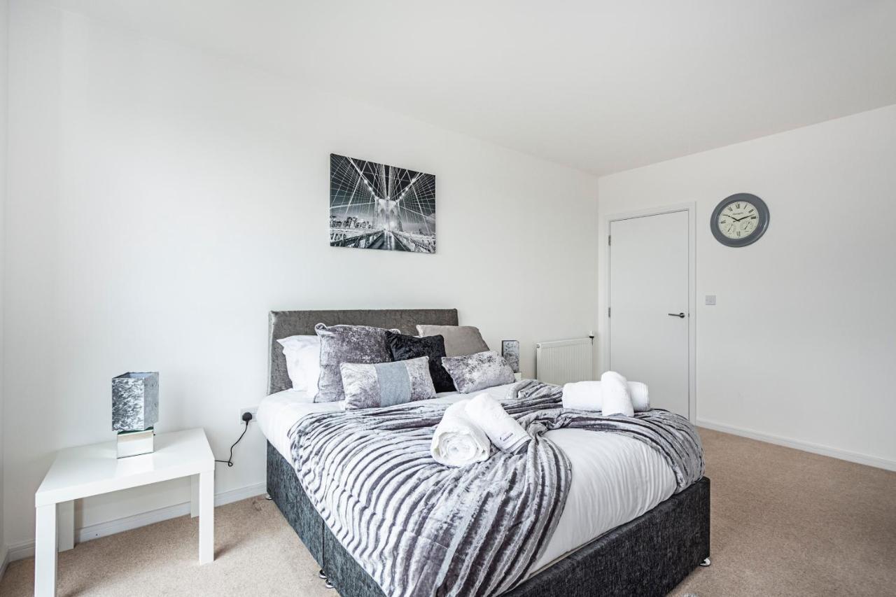 דירות Chiswick Park 3 Bed 3 Bath West London - Parking מראה חיצוני תמונה
