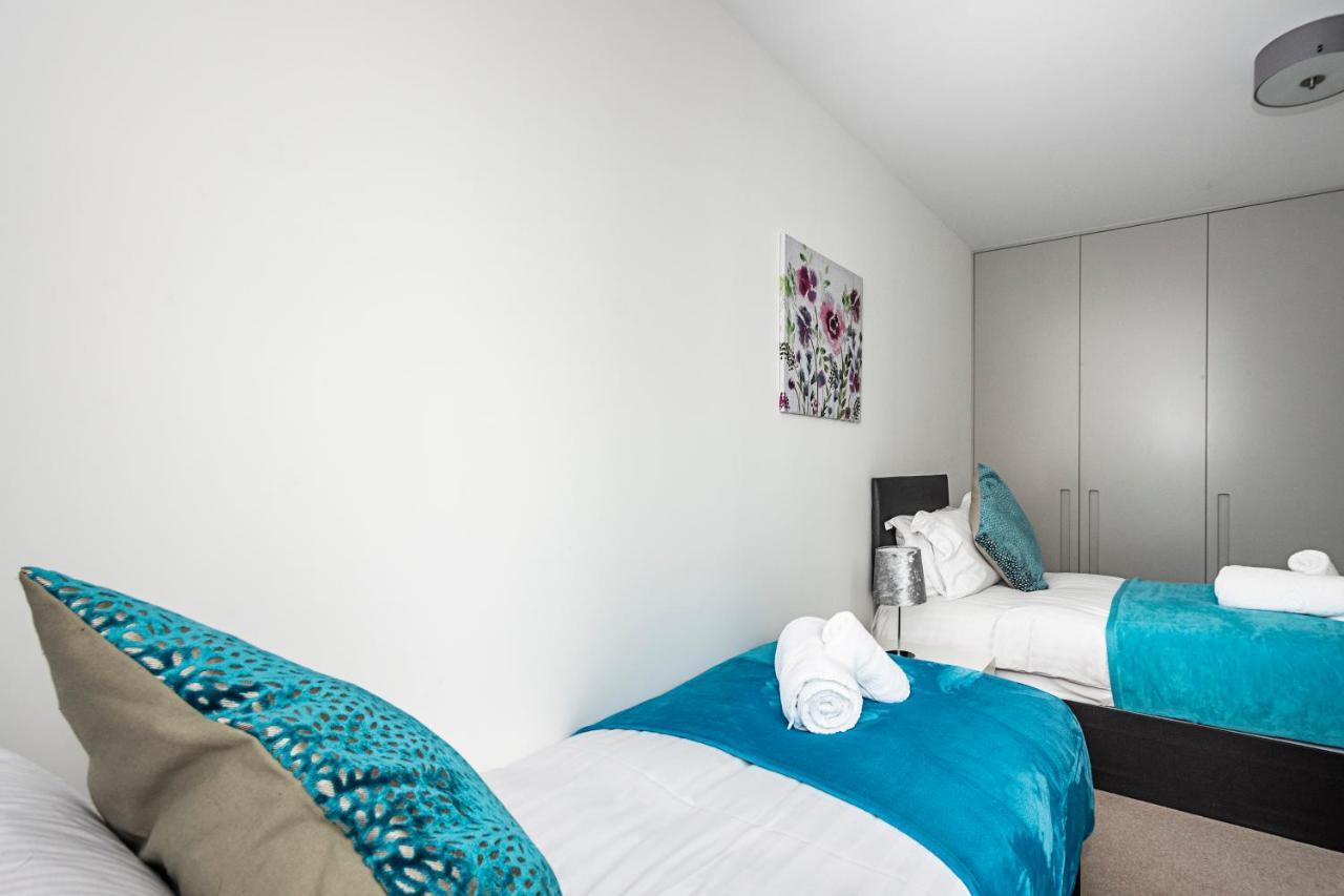 דירות Chiswick Park 3 Bed 3 Bath West London - Parking מראה חיצוני תמונה