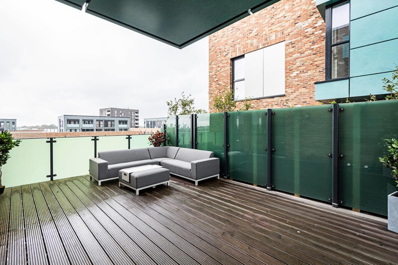 דירות Chiswick Park 3 Bed 3 Bath West London - Parking מראה חיצוני תמונה
