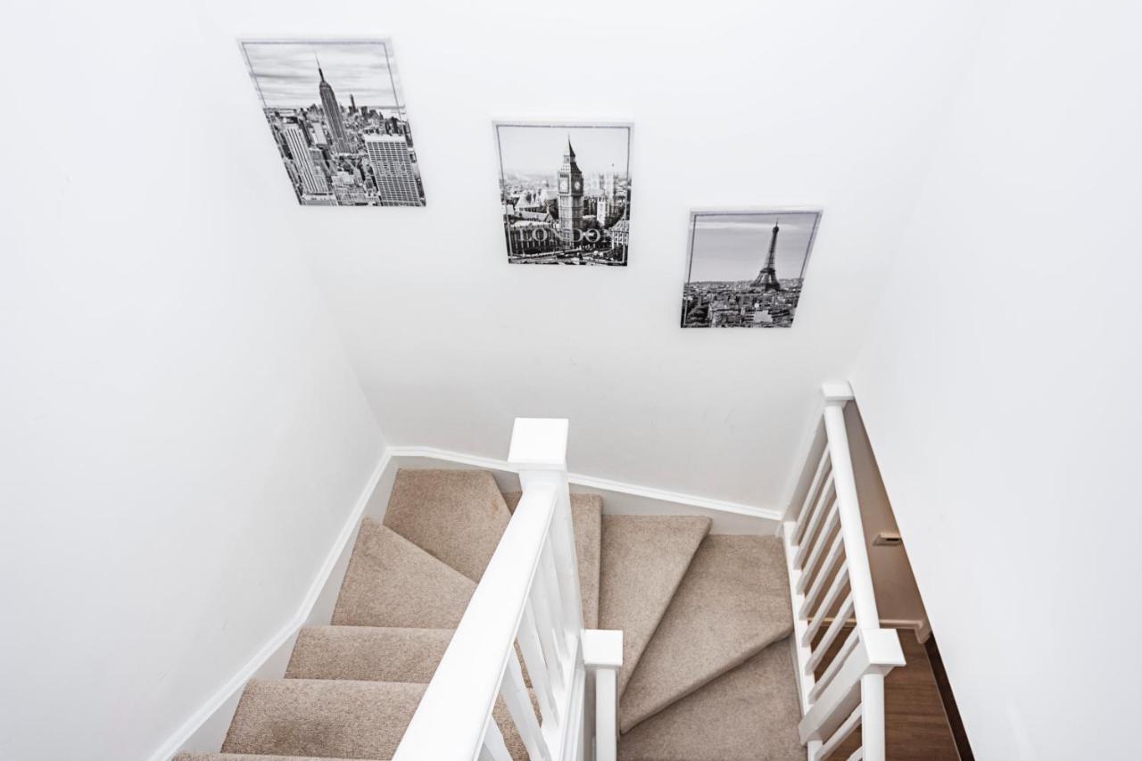דירות Chiswick Park 3 Bed 3 Bath West London - Parking מראה חיצוני תמונה
