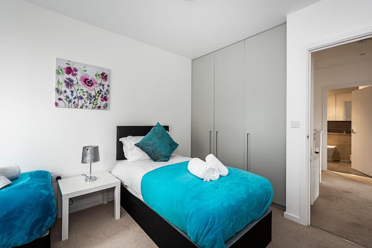 דירות Chiswick Park 3 Bed 3 Bath West London - Parking מראה חיצוני תמונה